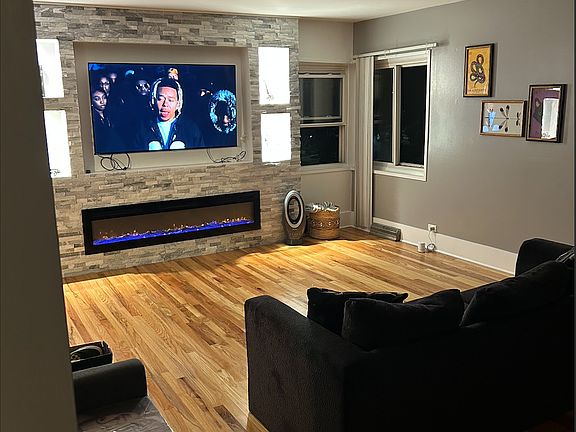 2nd image of 1049 W 93rd St #2