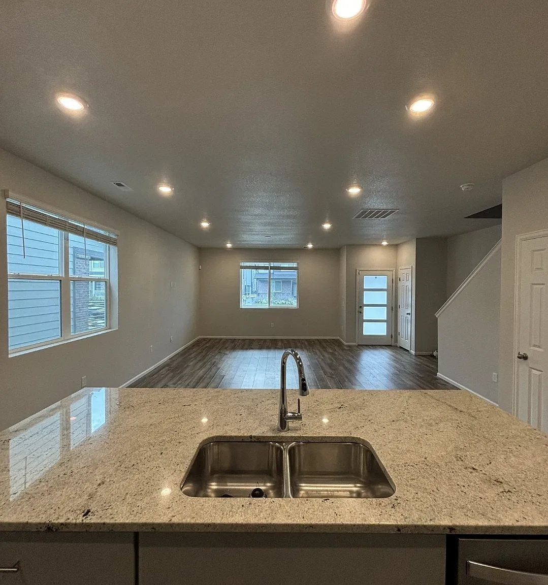 3 bed, 1874 sqft, $2,850 — Photo 4