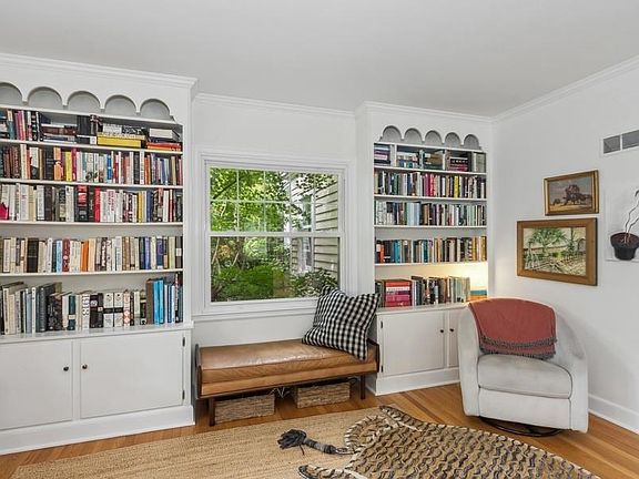 4th image of 313 Hutchinson Ave