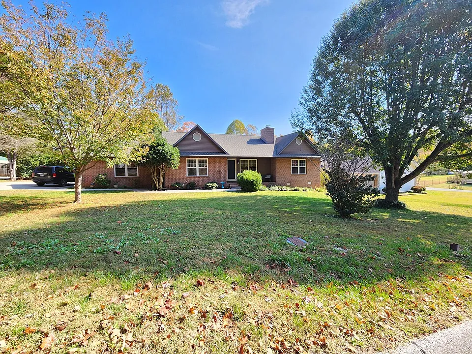 3232 Fairoaks Dr