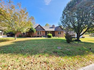 3232 Fairoaks Dr, Maryville, TN 37803