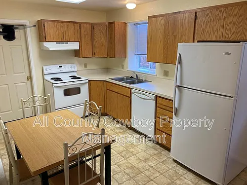 509 E Curtis St Photo 1