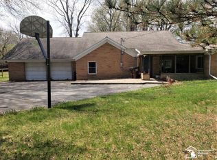 9361 Douglas Rd, Temperance, MI 48182