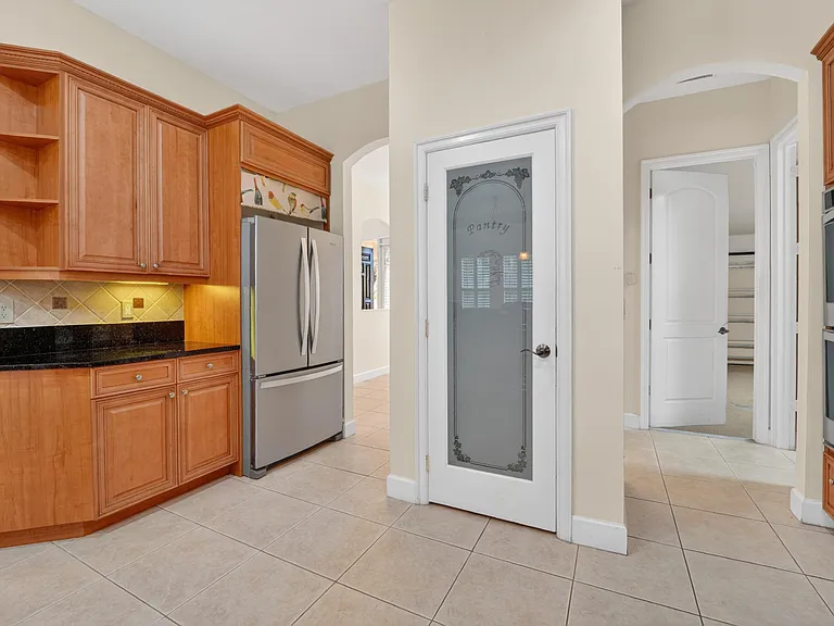 854 SW Saint Tropez Ct — Photo 13