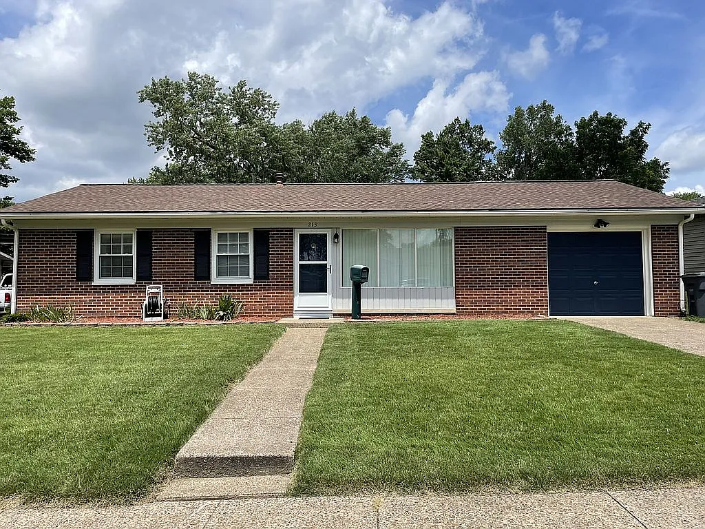 213 N Park Dr photo 1