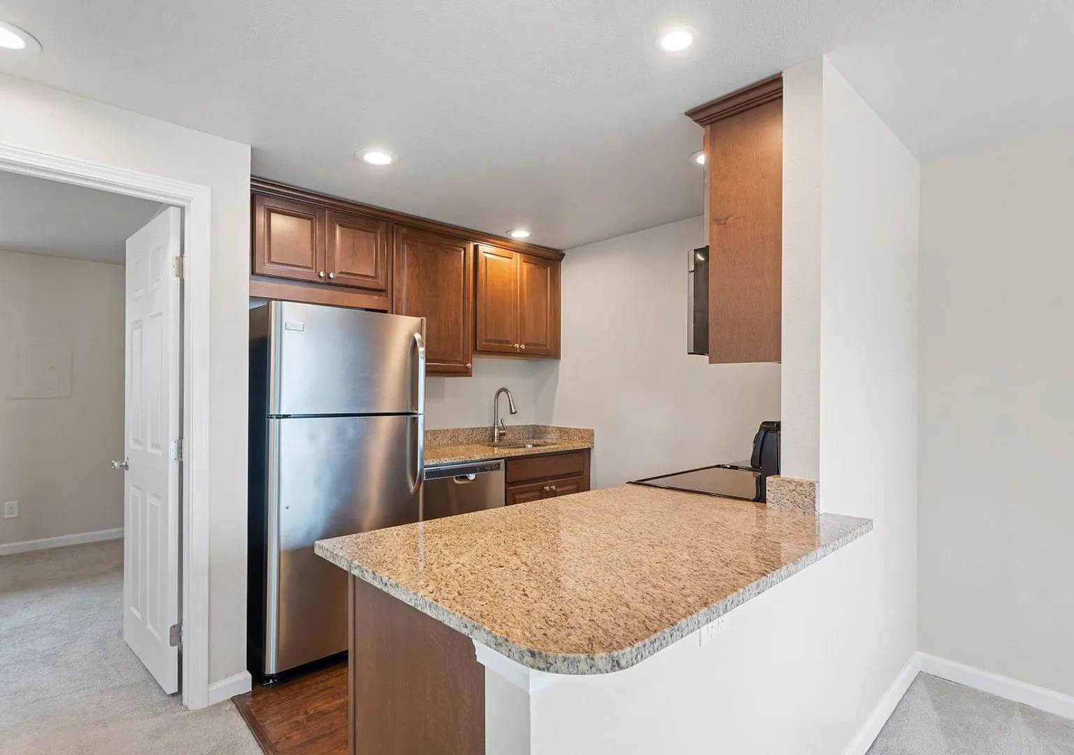 Bayshore Vista Apartments — Photo 4