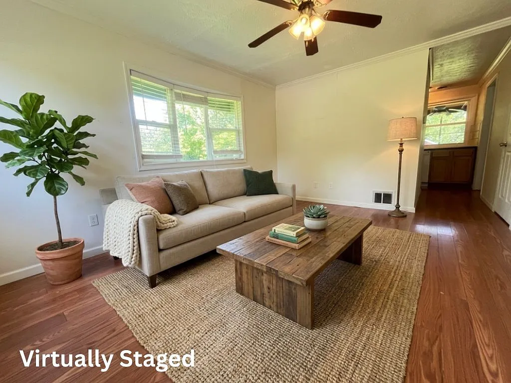 3 bed, 1.0 bath, 1976 sqft, $1,650 — Photo 4