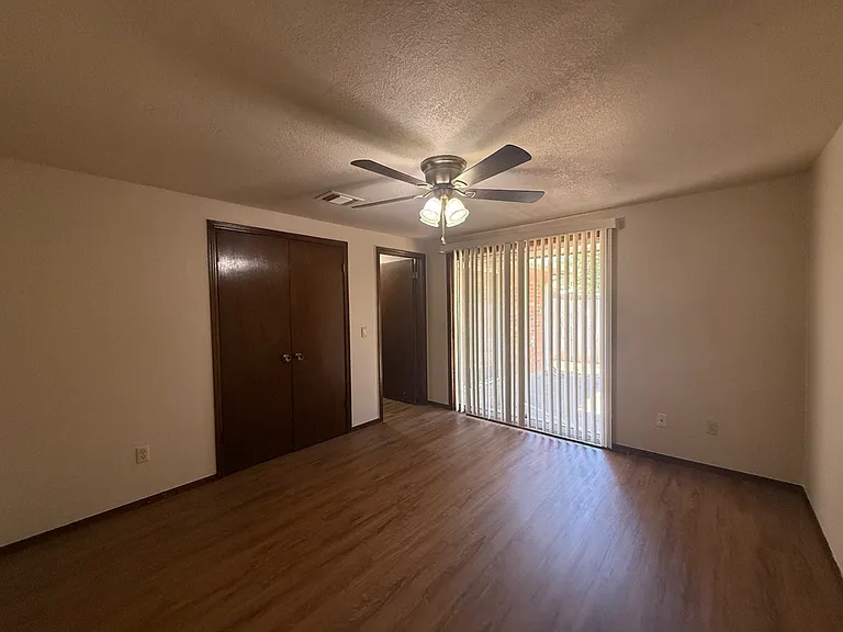 1015 W Swan Lake Ct — Photo 31