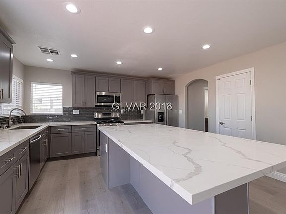 5th image of 892 Sweeping Vine Ave