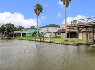 107 Crows Nest Rd, Freeport, TX 77541