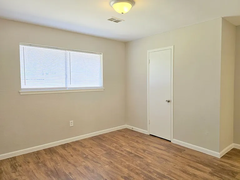 5404 Hazel St — Photo 8