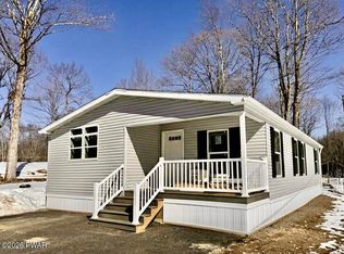 102 Middle Rd, Greentown, PA 18426