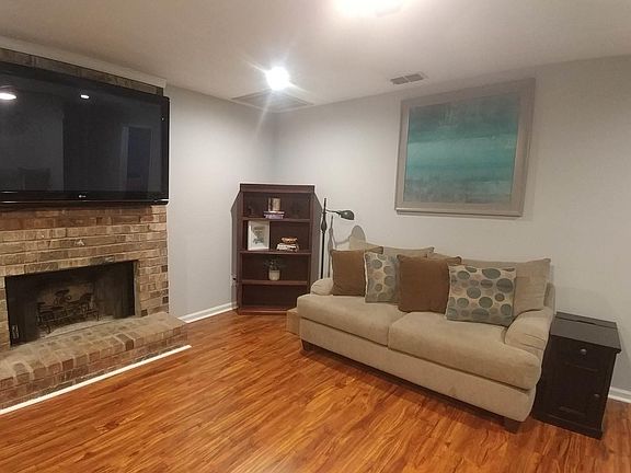 3rd image of 106 Sugar Creek Ln