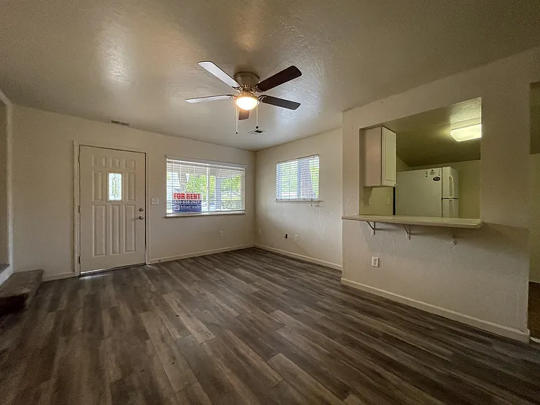 524 W 1st Ave #A — Photo 3