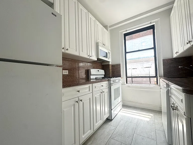 165 W 83rd St #44 — Photo 3