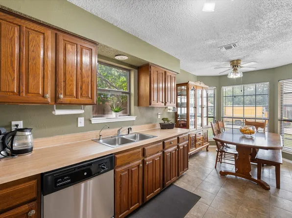 5303 Livermore Dr, Arlington, TX 76017