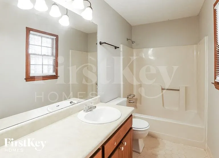 240 Summerwood Ln — Photo 10