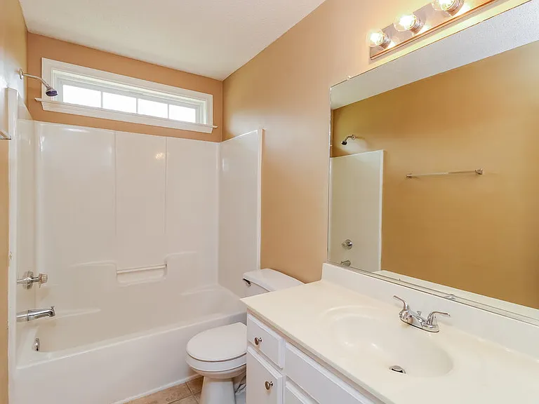 2424 Glen Laurel Dr — Photo 15