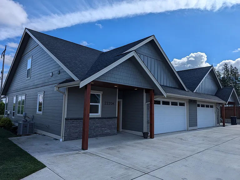 2220 Berryman Loop — Photo 1