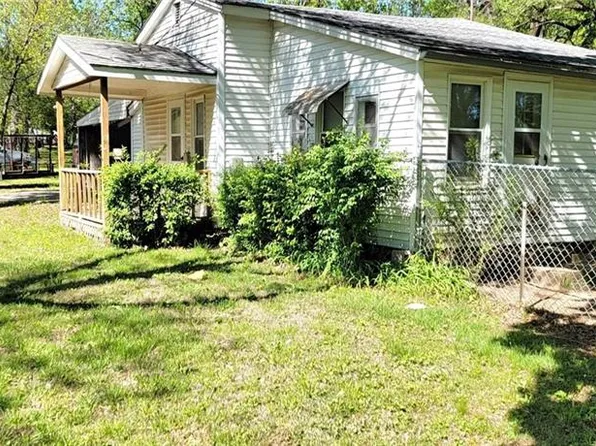 212 Cedar St, Pleasanton, KS 66075
