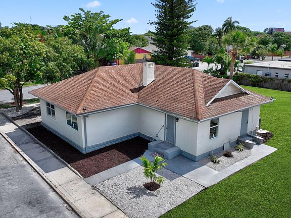 3rd image of 448 Roseland Drive