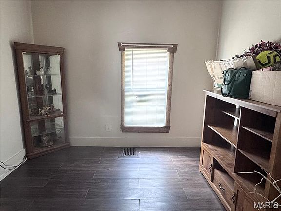 4th image of 1610 Fulton Ave