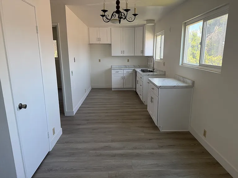 1260 E Washington Ave #8 — Photo 1