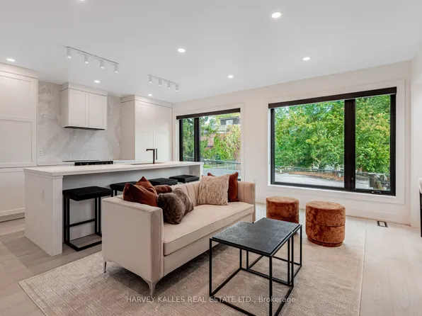 20 Leslie Garden Ln, Toronto, ON M4M 3M6