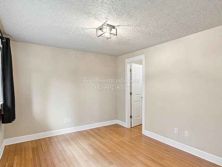 2791 Warwick St — Photo 21