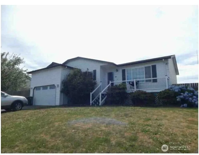 6123 Della Drive photo 1