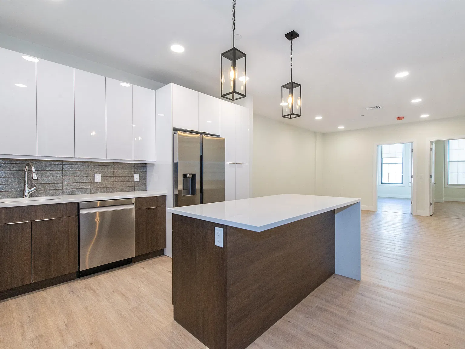 2 bed, 1.0 bath, $3,085 — Photo 2