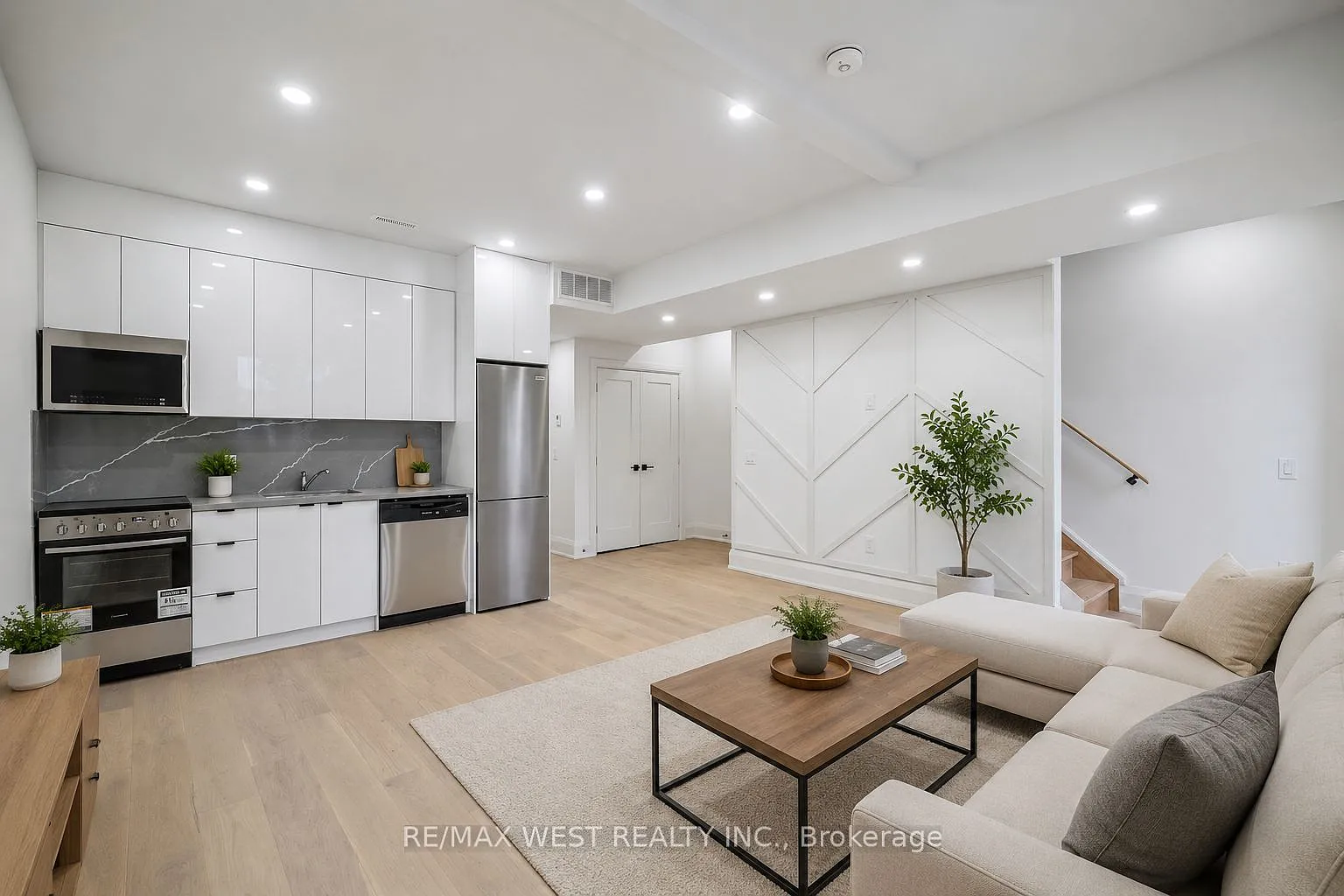 5 bed, $3,995 — Photo 2