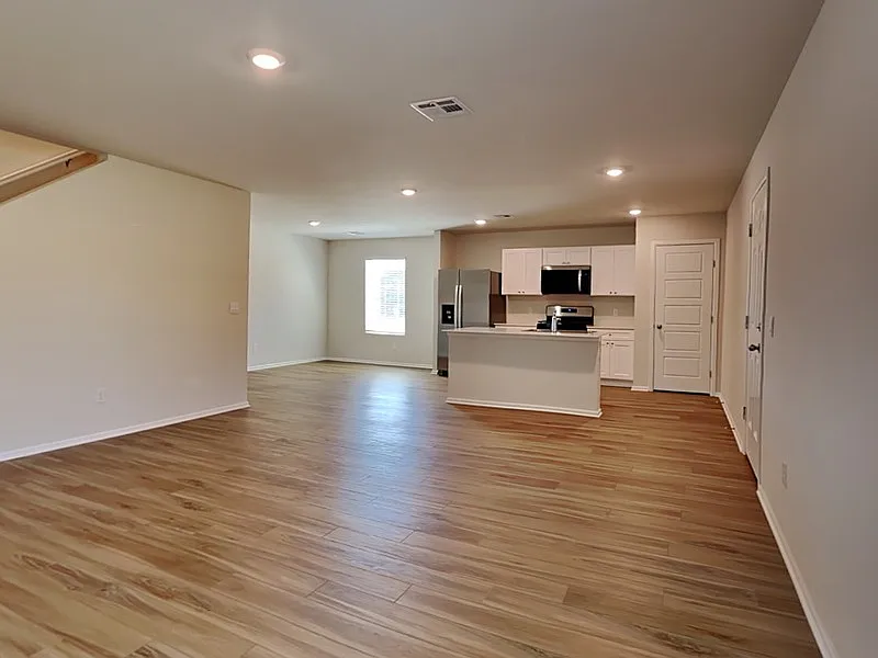 Building Photo - 529 Saint Charles Pl