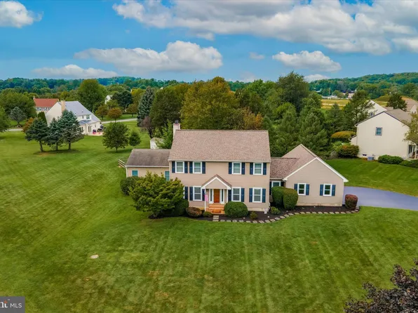 23 Ponds End Dr, Downingtown, PA 19335