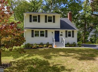 8 Overbrook Cir, Moorestown, NJ 08057