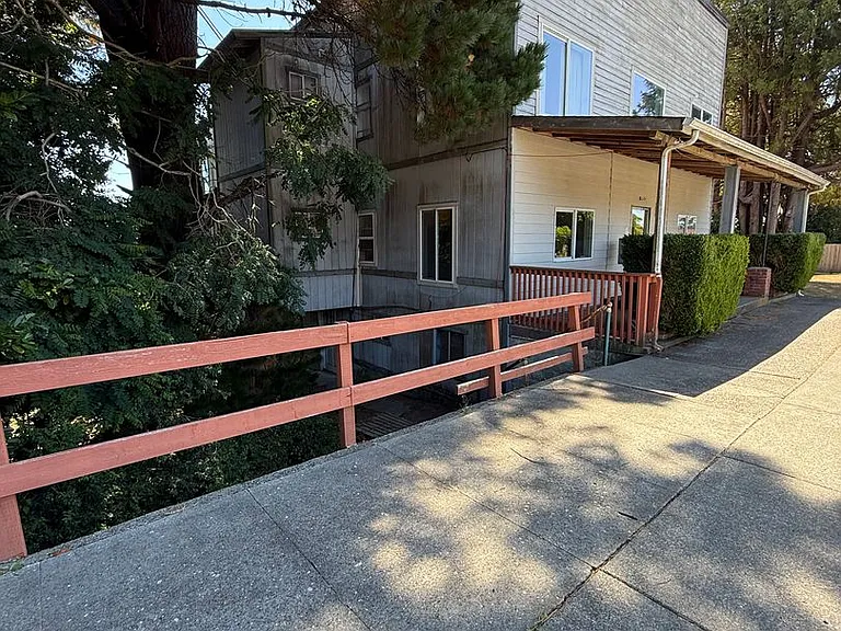 2439 Sherman Ave — Photo 9