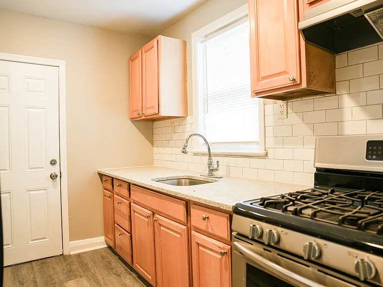634 Willow Ave — Photo 3