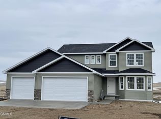 13687 Hawthorn Loop NW, Williston, ND 58801