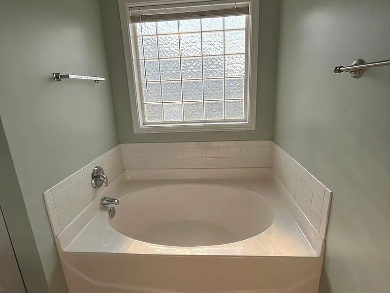 642 Hillside Dr — Photo 18