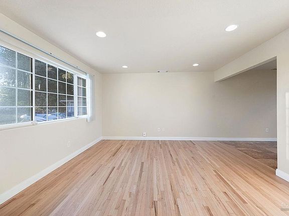 5th image of 166 Janice Street