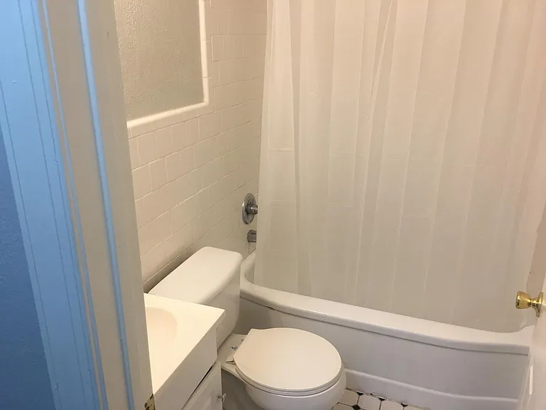 207 N Roberson St #A — Photo 7