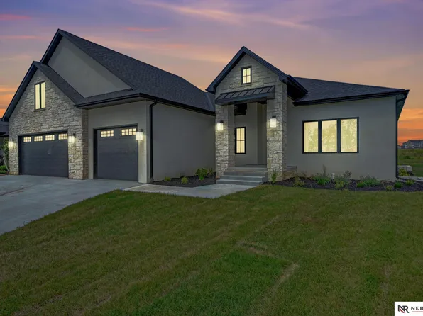 3600 Tree Line Dr, Lincoln, NE 68516