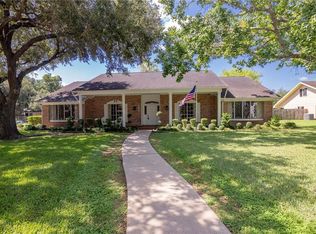 203 Whispering Creek St, Victoria, TX 77904