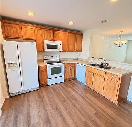 4th image of 125 Fairgreen St