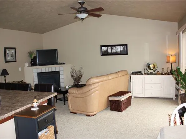 3501 W Ralph Rogers Rd #19, Sioux Falls, SD 57108