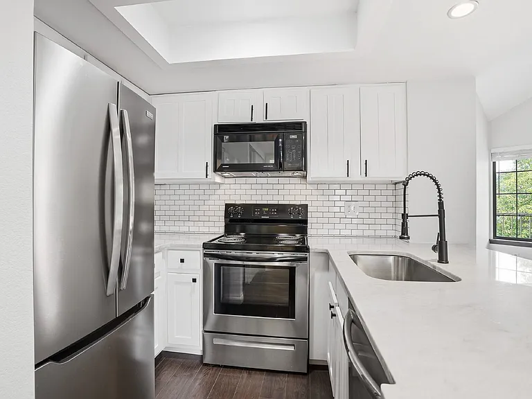 5916 Gunbarrel Ave #F — Photo 11