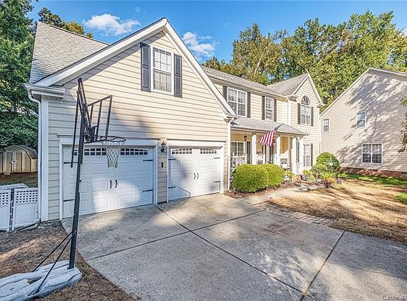 3rd image of 3524 Crescent Knoll Dr