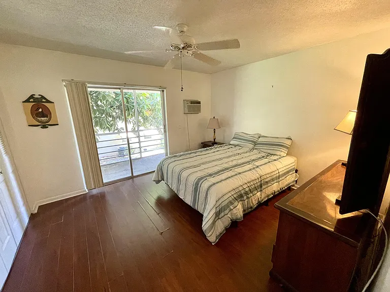 201 Canterbury Dr W #I — Photo 7