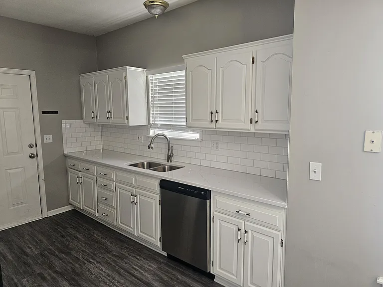 21531 S Peculiar Dr — Photo 3