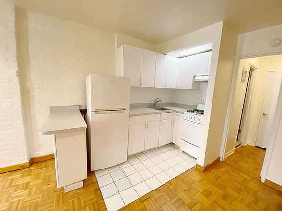 4th image of 327 E 54th St APT 4C